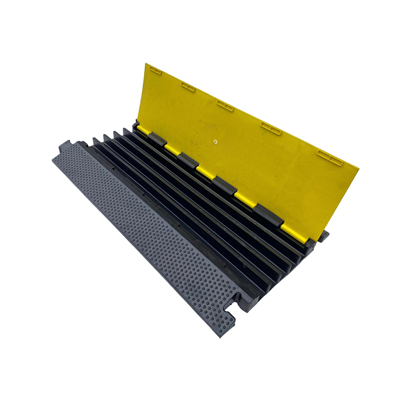 SH018-5S Protetor de cabo de plástico e borracha de intertravamento modular para serviços pesados